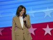 Präsidentschaftskandidatin Kamala Harris bei einem Auftritt beim Parteitag der Demokraten