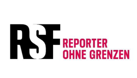 RSF fordert, dass Non-Profit-Journalismus als eigenständiger gemeinnütziger Zweck in § 52 Abgabenordnung verankert wird. Illustrierte wird diese Forderung durch das Logo von Reporter ohne Grenzen.