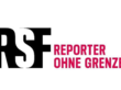 RSF fordert, dass Non-Profit-Journalismus als eigenständiger gemeinnütziger Zweck in § 52 Abgabenordnung verankert wird. Illustrierte wird diese Forderung durch das Logo von Reporter ohne Grenzen.